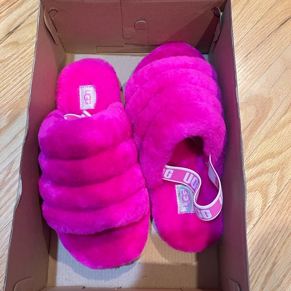 UGG k fluff yeah slides slippers Barbie pink color - Picture 9 of 9